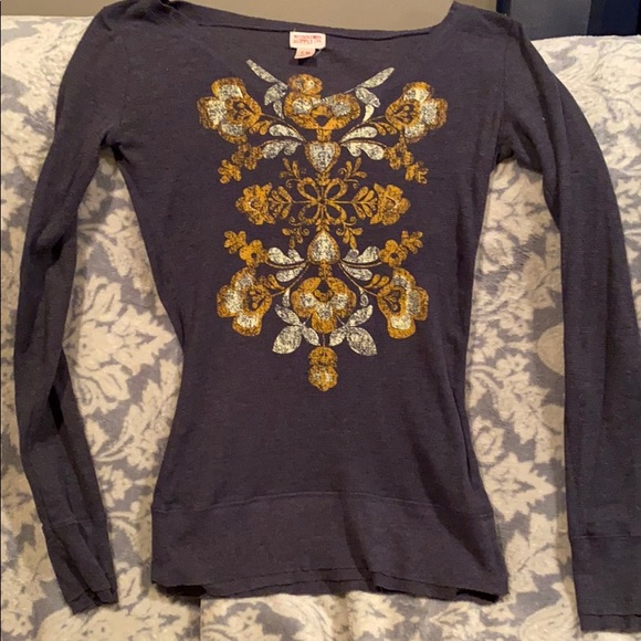 Mossimo Supply Co. Tops - Cute Henley long sleeve shirt